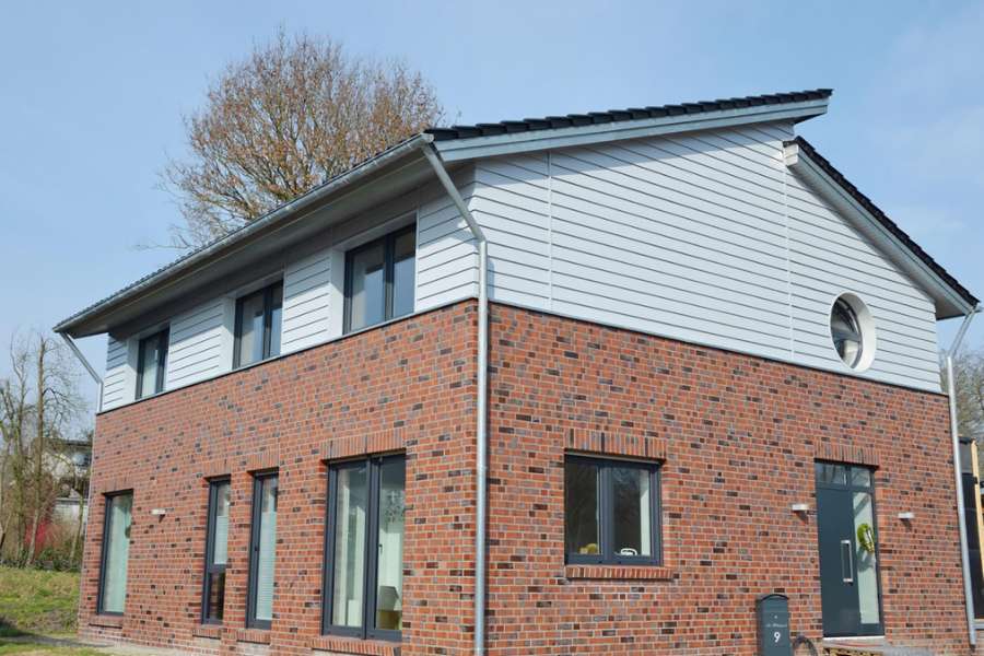 Beboelsesejendom med individuelt facadedesign, Am Hüttenpark, 27442 Gnarrenburg